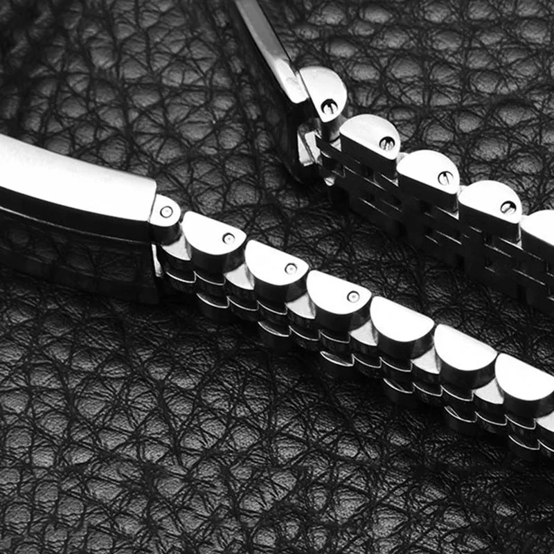 Solido cinturino in acciaio in - Luxury Watch Class recensione e prezzo