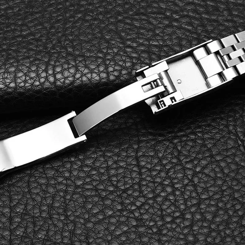 Solido cinturino in acciaio in - Luxury Watch Class recensione e prezzo